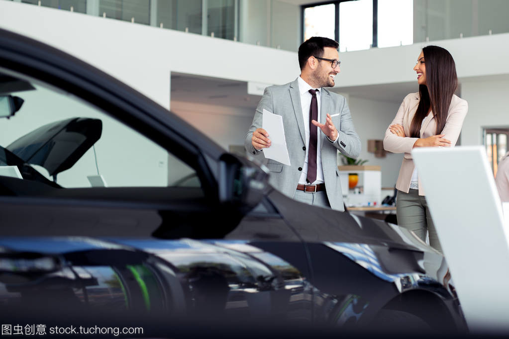 展廳中的汽車銷售藝術(shù) 為何值得向買方推薦